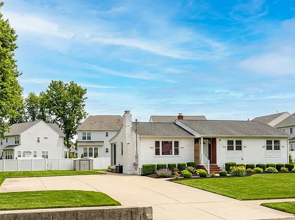 17 S Main St, Marlboro, NJ 07746