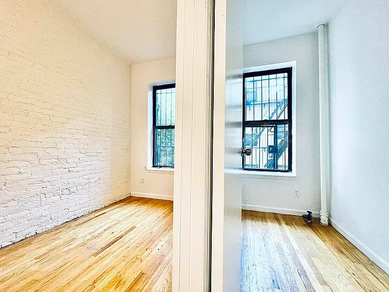 516 E 11th St #3B — Photo 4