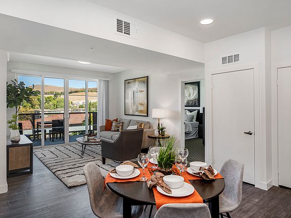4th image of 1801-1831 Los Feliz Dr #103