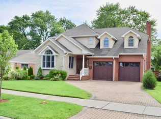 707 N Delphia Ave, Park Ridge, IL 60068