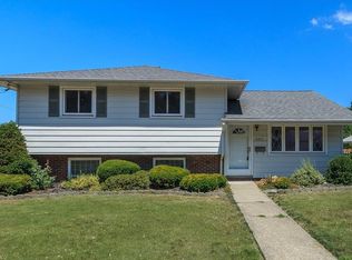 31815 Daniel Dr, Willowick, OH 44095