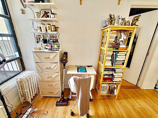 4th image of 254 E 112th St #2B
