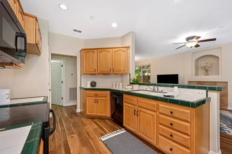 3729 Coldwater Dr — Photo 3