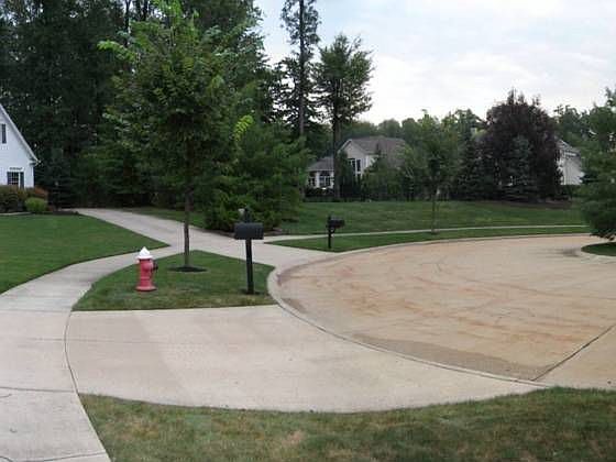 1st image of 220 Arborhurst Cir
