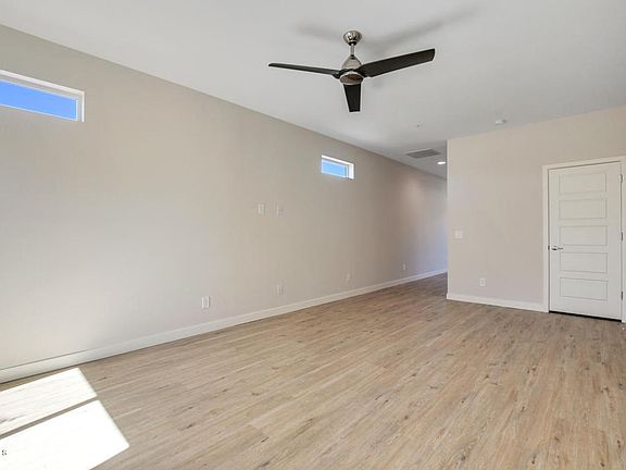 5th image of 2315 E Pinchot Ave
