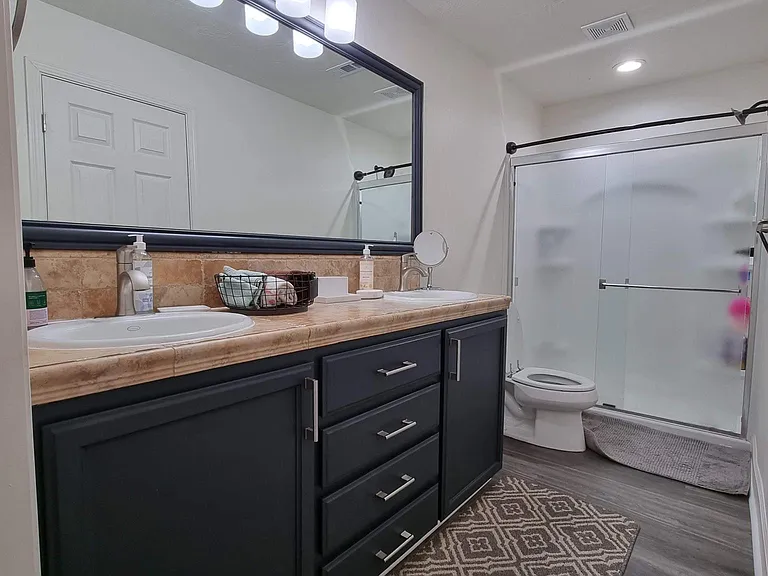 Masterbathroom