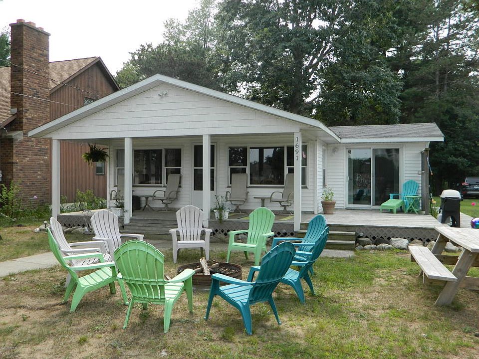1st image of 1691 N Lakeview Dr