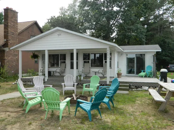 1691 N Lakeview Dr, Mears, MI 49436