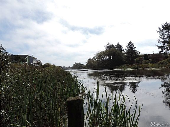 2nd image of 401 Canal Dr NE