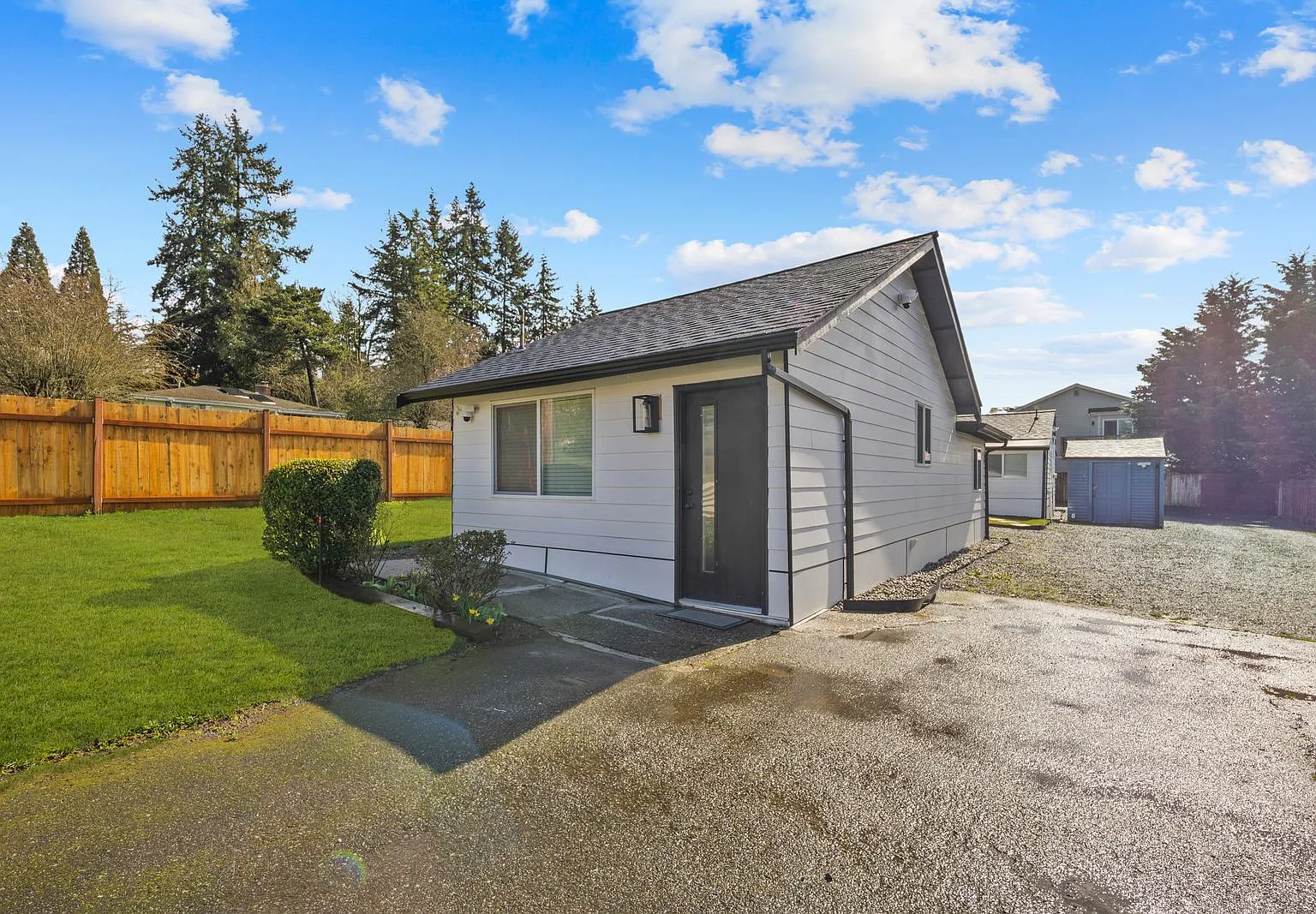 NE 147th St, Shoreline — Photo 4