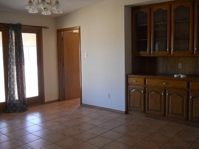 2nd image of 9805 Stinnett Rd