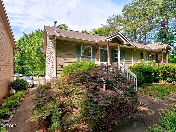 2nd image of 692 Shadywood Ln