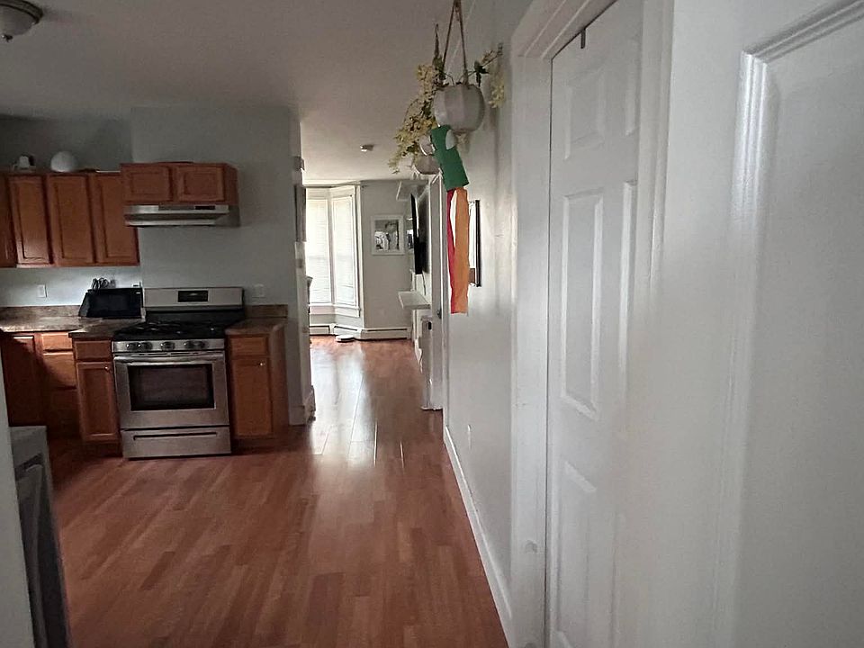 1st image of 29 Pekin St Floor 2