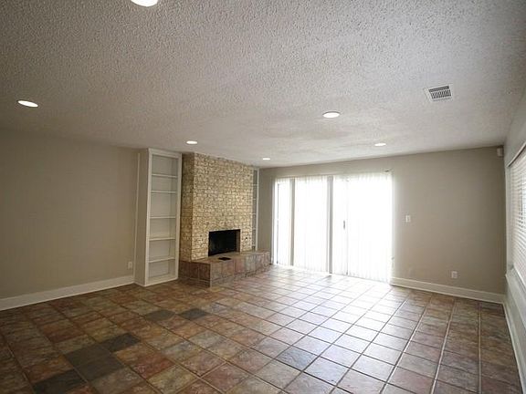 5th image of 417 Towne House Ln