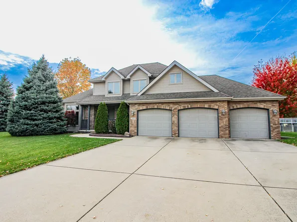 1403 Edgewater Rd, Crown Point, IN 46307