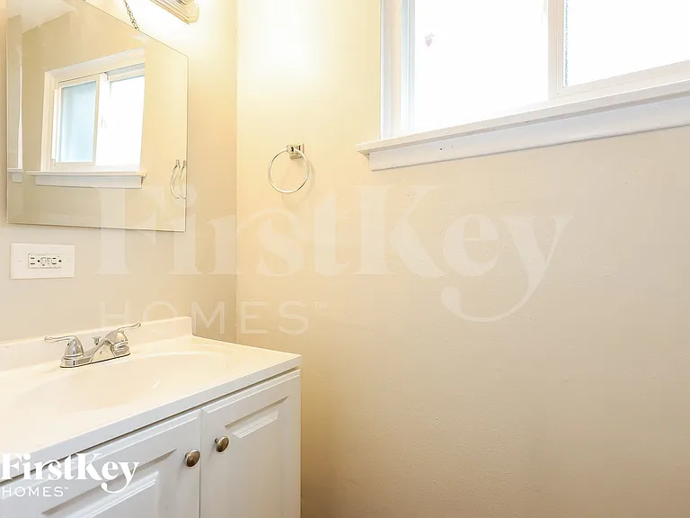 803 Blackhawk Dr — Photo 13