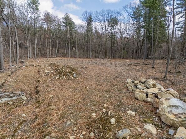 6 Meadow Rd, Bolton, MA 01740