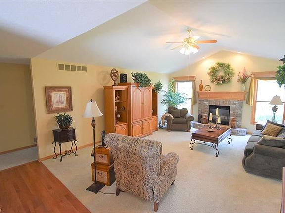 4th image of 1037 Glendalough Ave