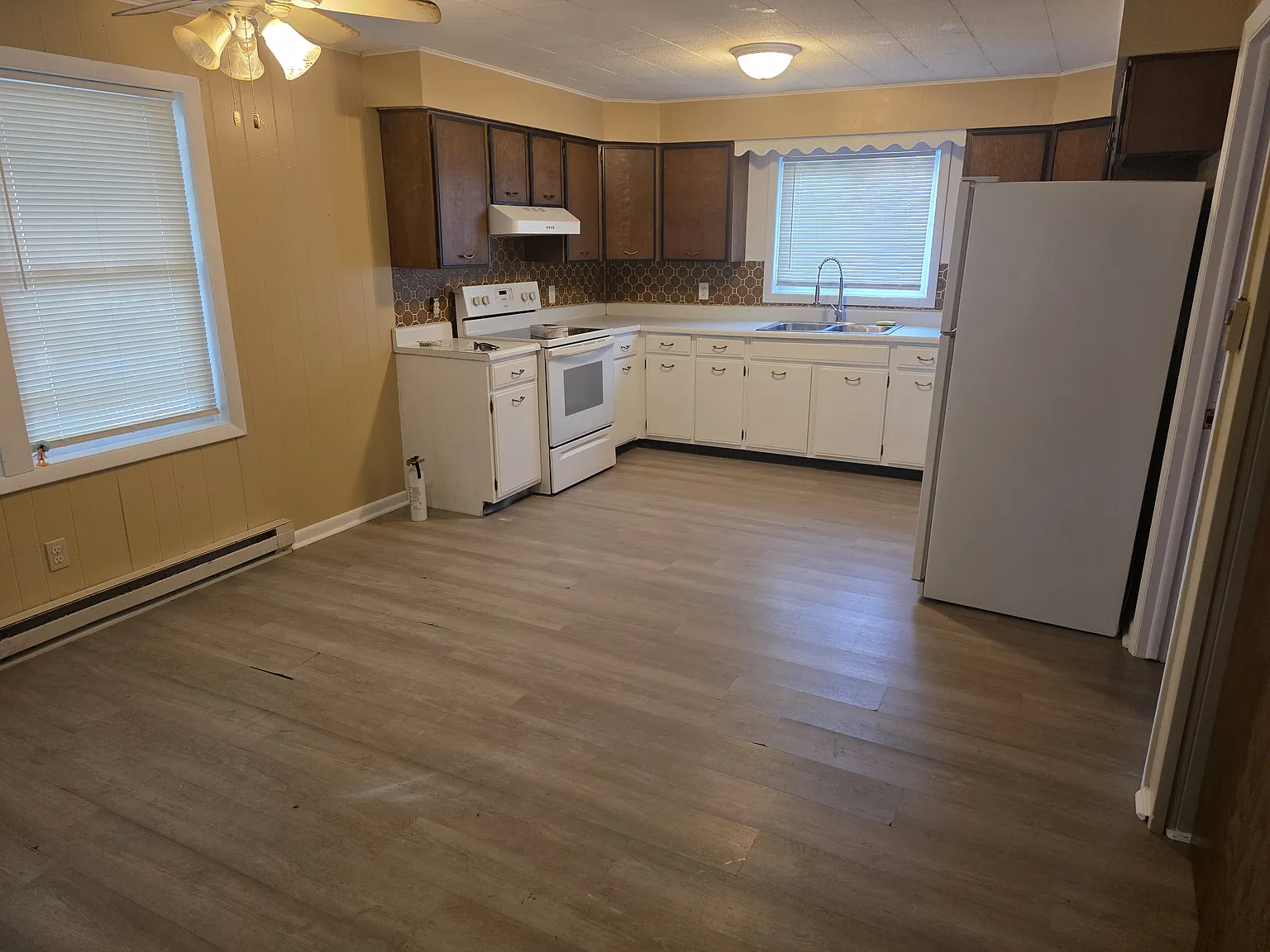 3 bed, 1.5 bath, $1,050 — Photo 3