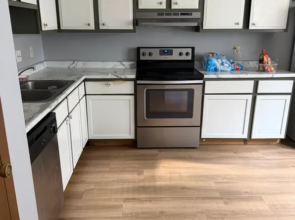 2736 Q St APT 2, Lincoln, NE 68503