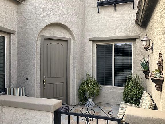 3rd image of 2818 E Balsam Dr