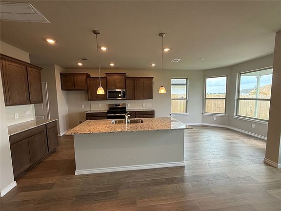 4th image of 1221 Watkins Way