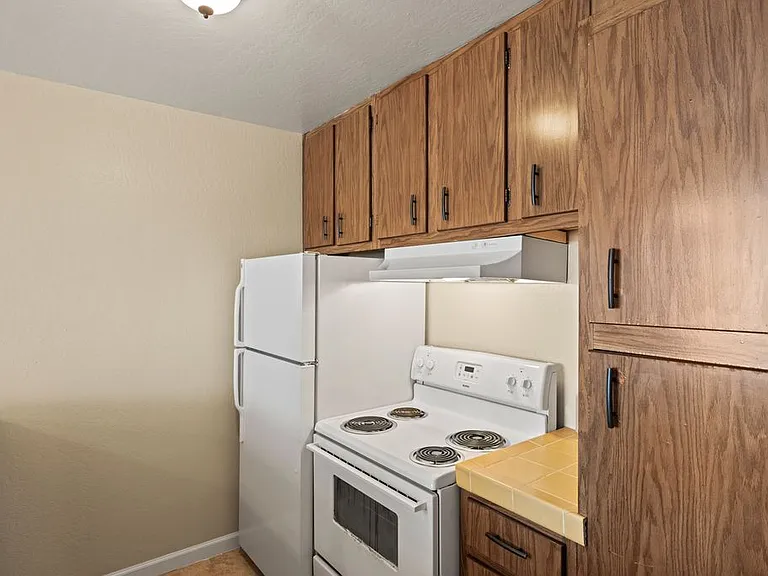 Park Plaza Apartments — Photo 47