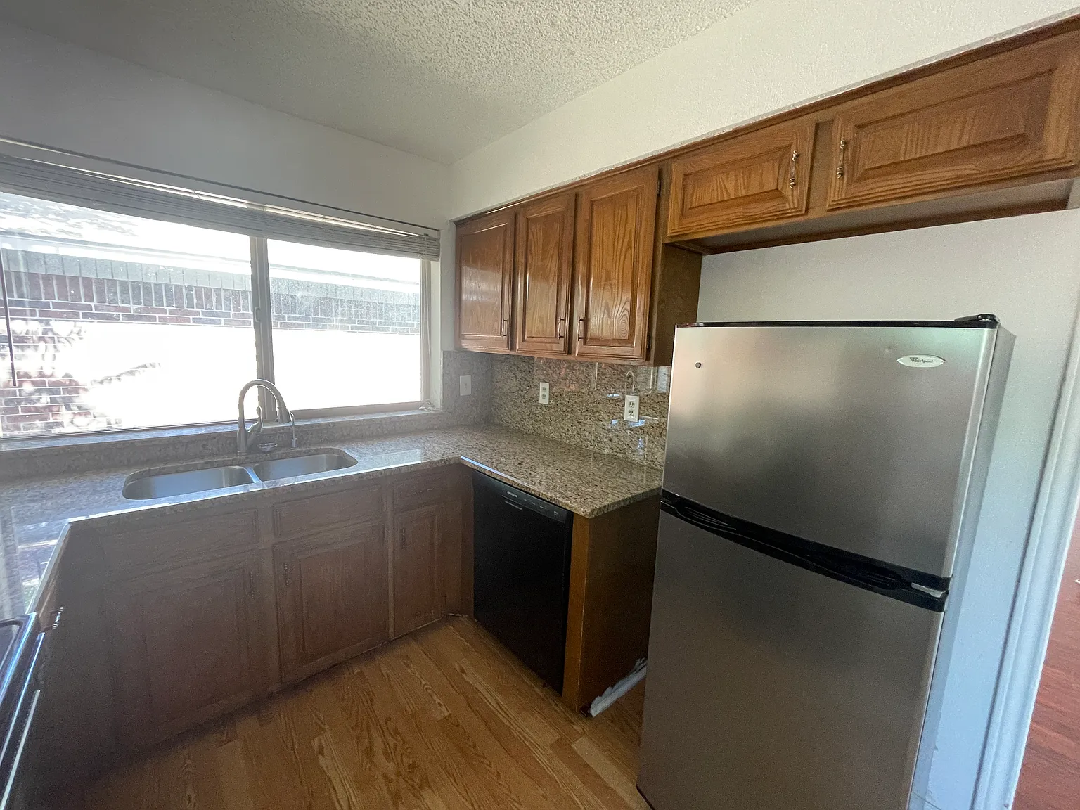 2 bed, 1105 sqft, $1,650 — Photo 2