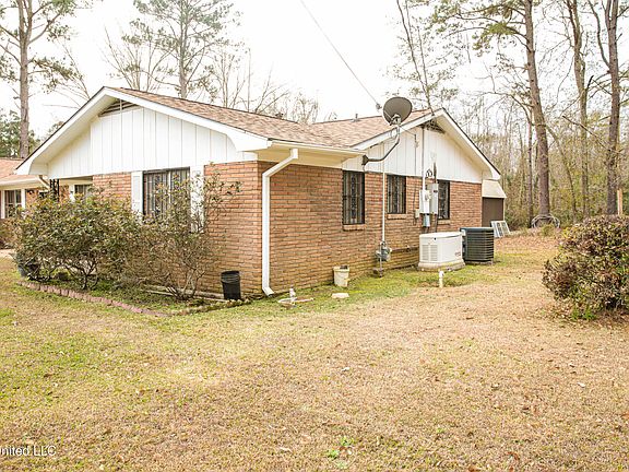 5th image of 480 Universal St