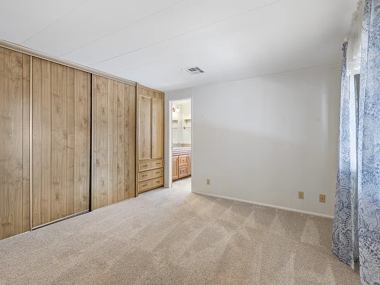 5223 E Lindstrom Ln — Photo 16