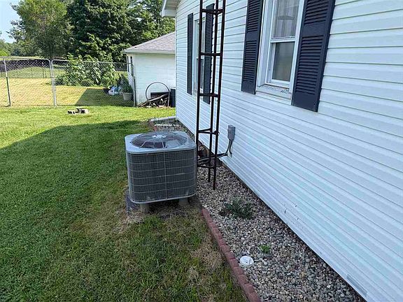 4th image of 520 W County Road 400 S