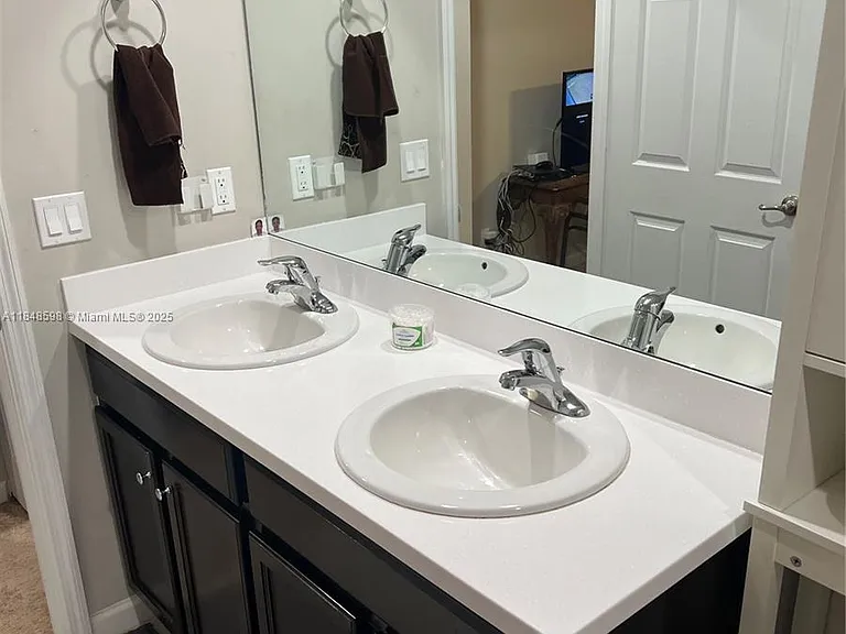 172 SW Langfield Ave — Photo 15