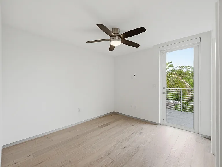 714 NE 14th Ave #102 — Photo 20