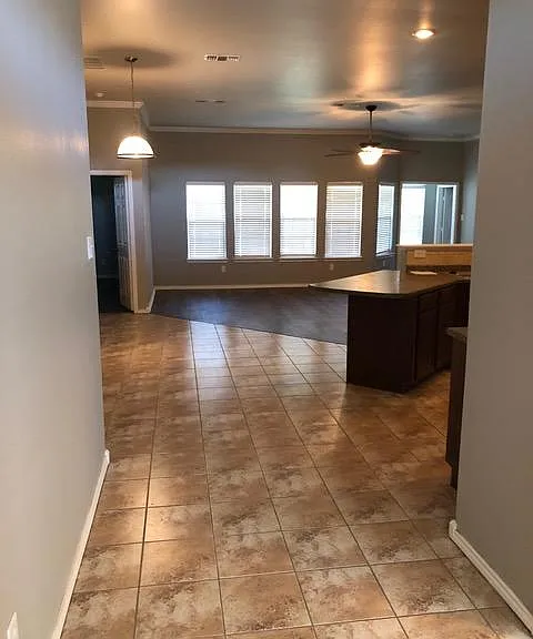 6724 92nd St — Photo 3
