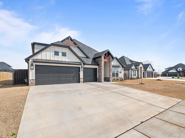 1110 Montieri Dr — Photo 1