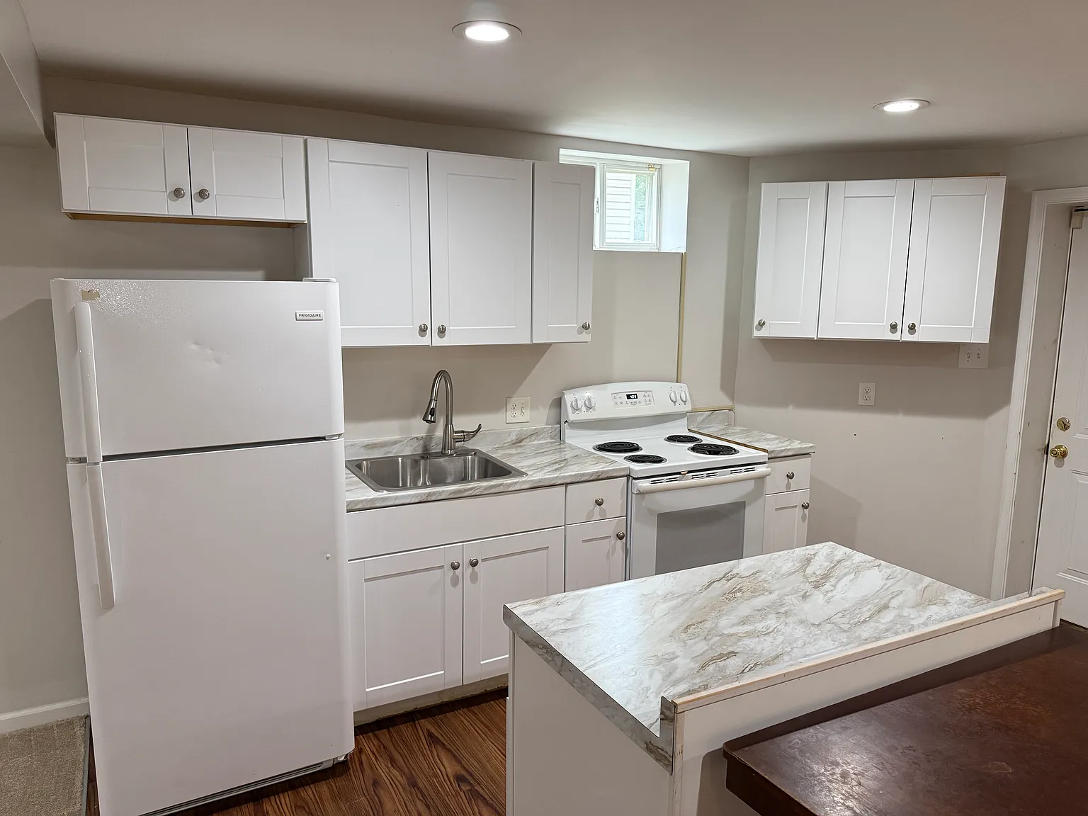 2 bed, 3.5 bath, 1000 sqft, $1,950 — Photo 3