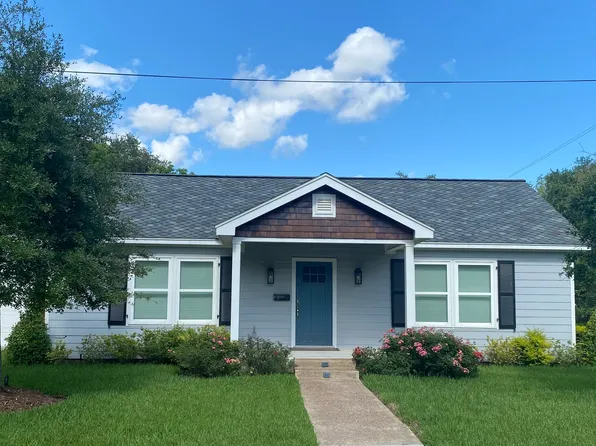2302 N Wheeler St, Victoria, TX 77901