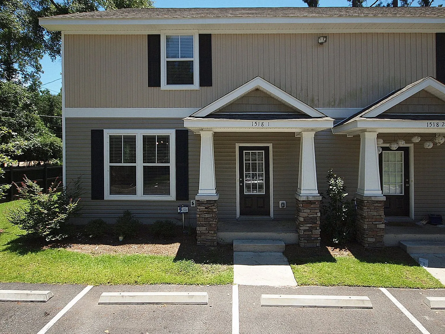 Hamptons on High 4 Bedroom / 4 Bathroom Student Townhome Near FSU & TSC! — Photo 2