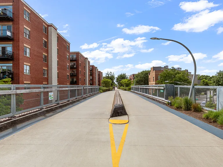2111 W Churchill St #306 — Photo 22