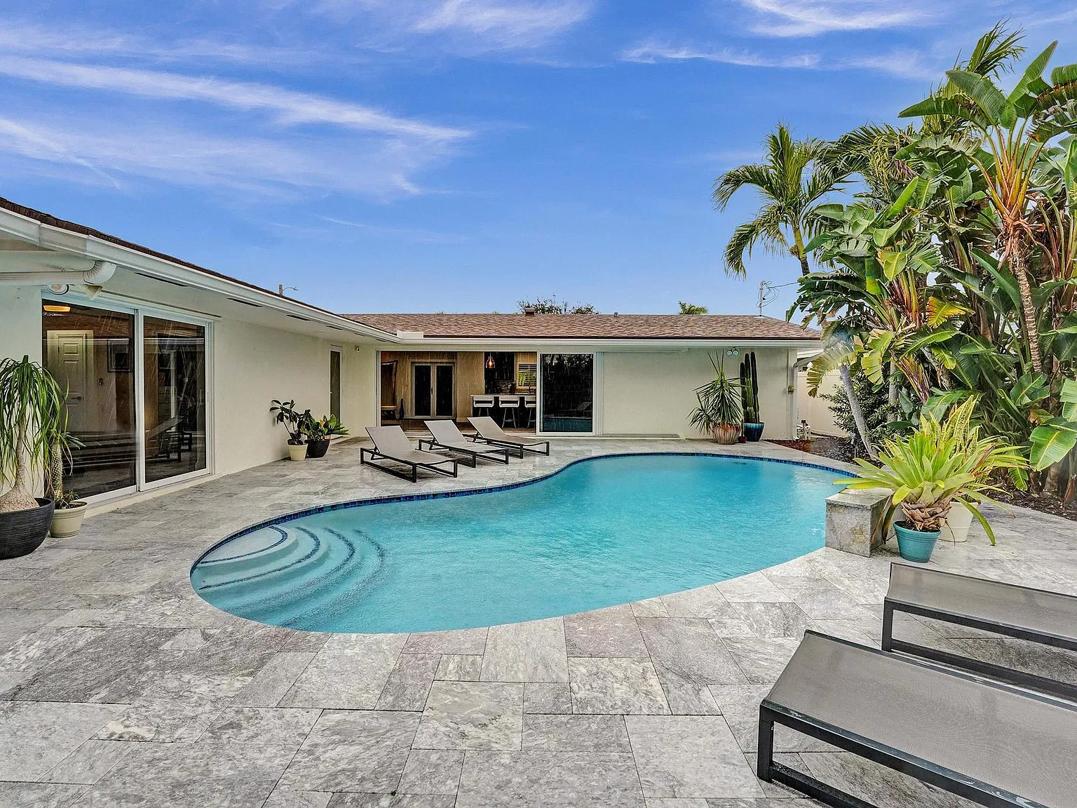 4 bed, 3.0 bath, 2196 sqft, $6,500 — Photo 4