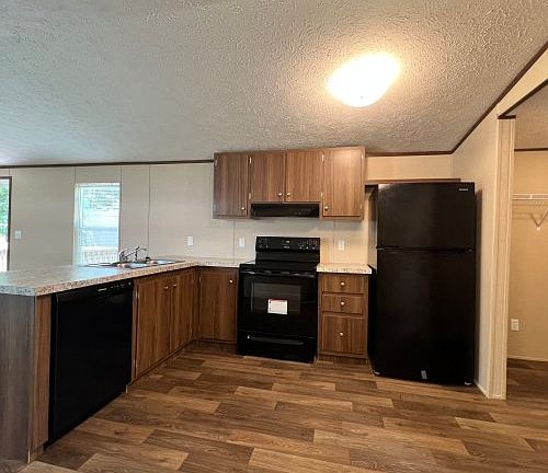 3rd image of 138 Braleigh Ln