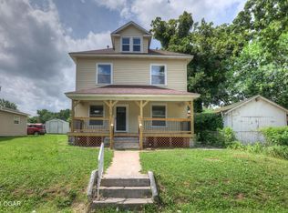 524 Olive St, Carthage, MO 64836