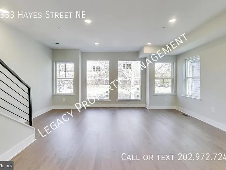 5333 Hayes St NE — Photo 8