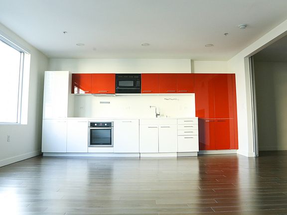 3rd image of 901 S Flower St Unit 708