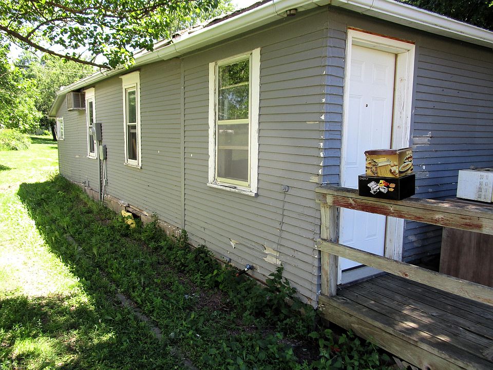 2nd image of 410 & 430 Wessington St S