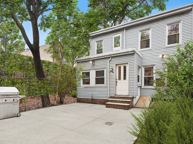 10-13 47th Ave #Townhouse 2 — Photo 1