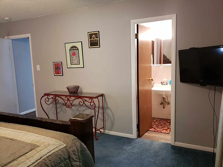 2312 Smuts Dr — Photo 10
