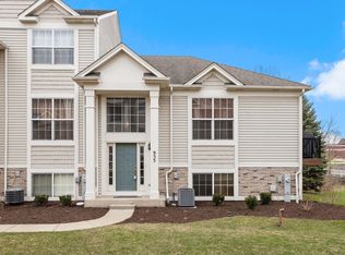 935 Summit Creek Dr, Shorewood, IL 60404