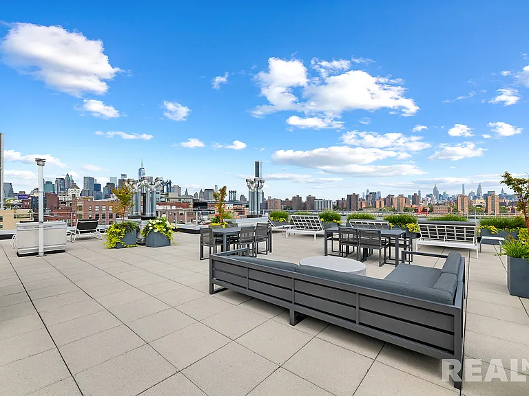 99 Gold St #2C — Photo 11