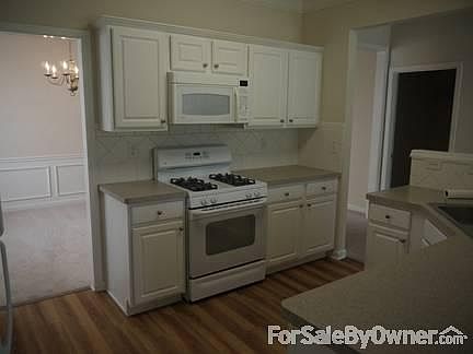 3rd image of 411 Beeton Ct